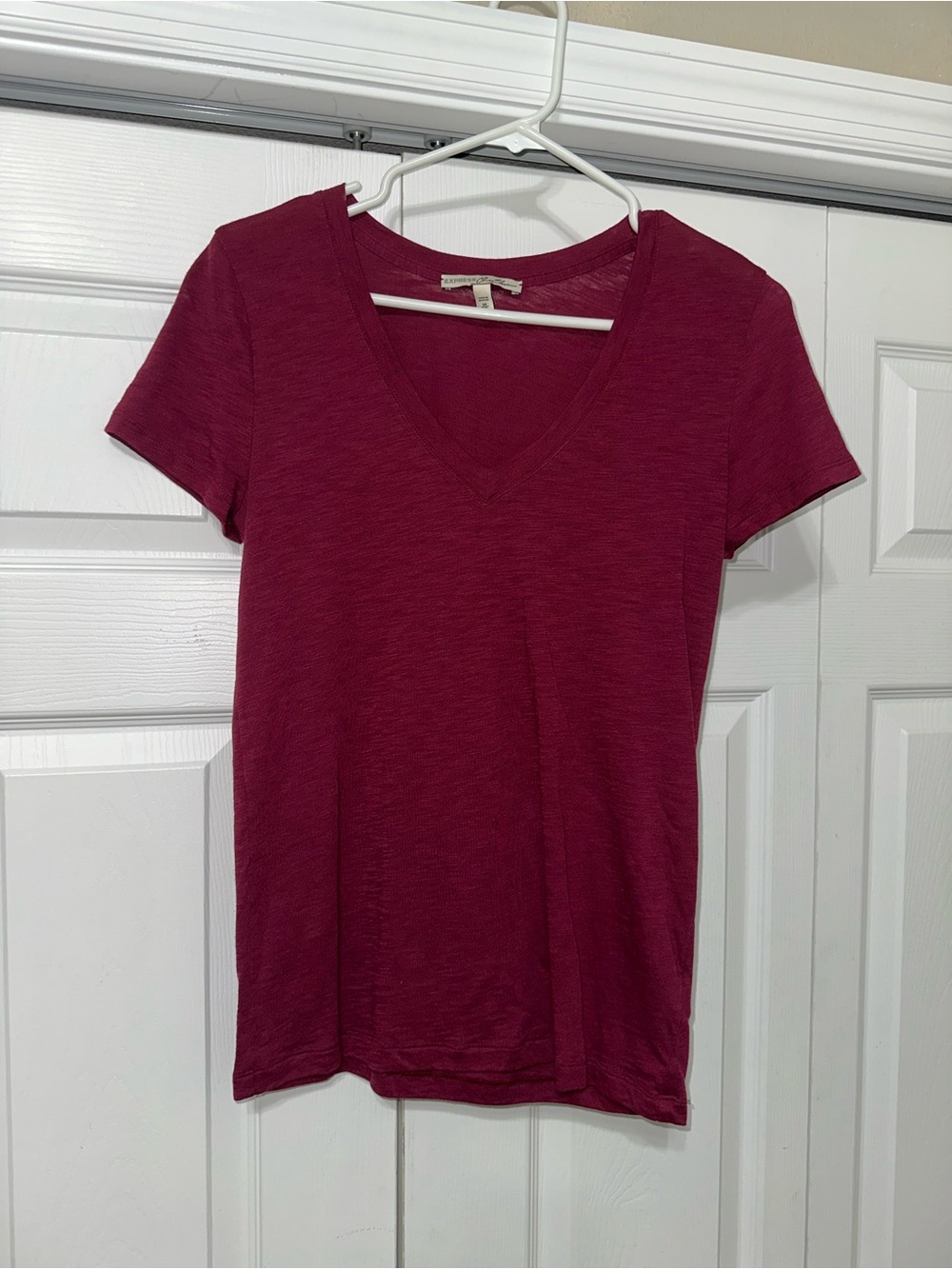 Express One Eleven Women’s V-Neck Short Sleeve Tee - Burgundy